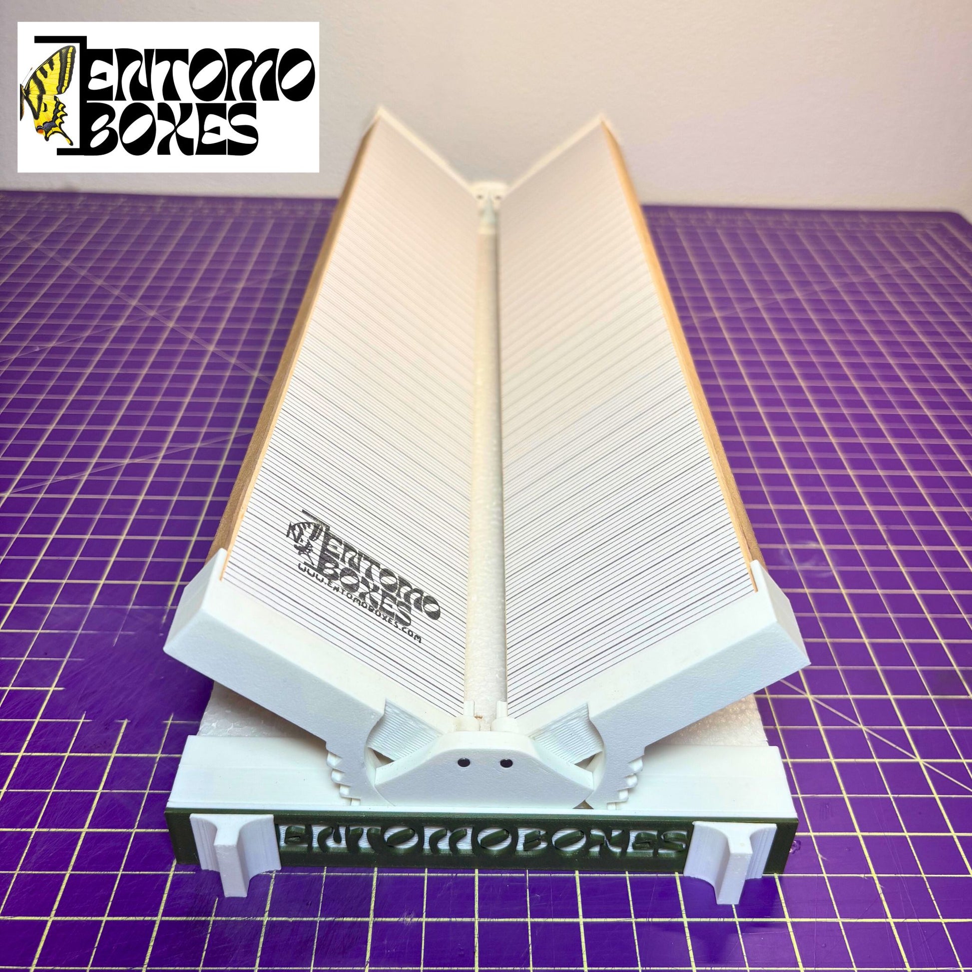 angle-adjustable spreading board
