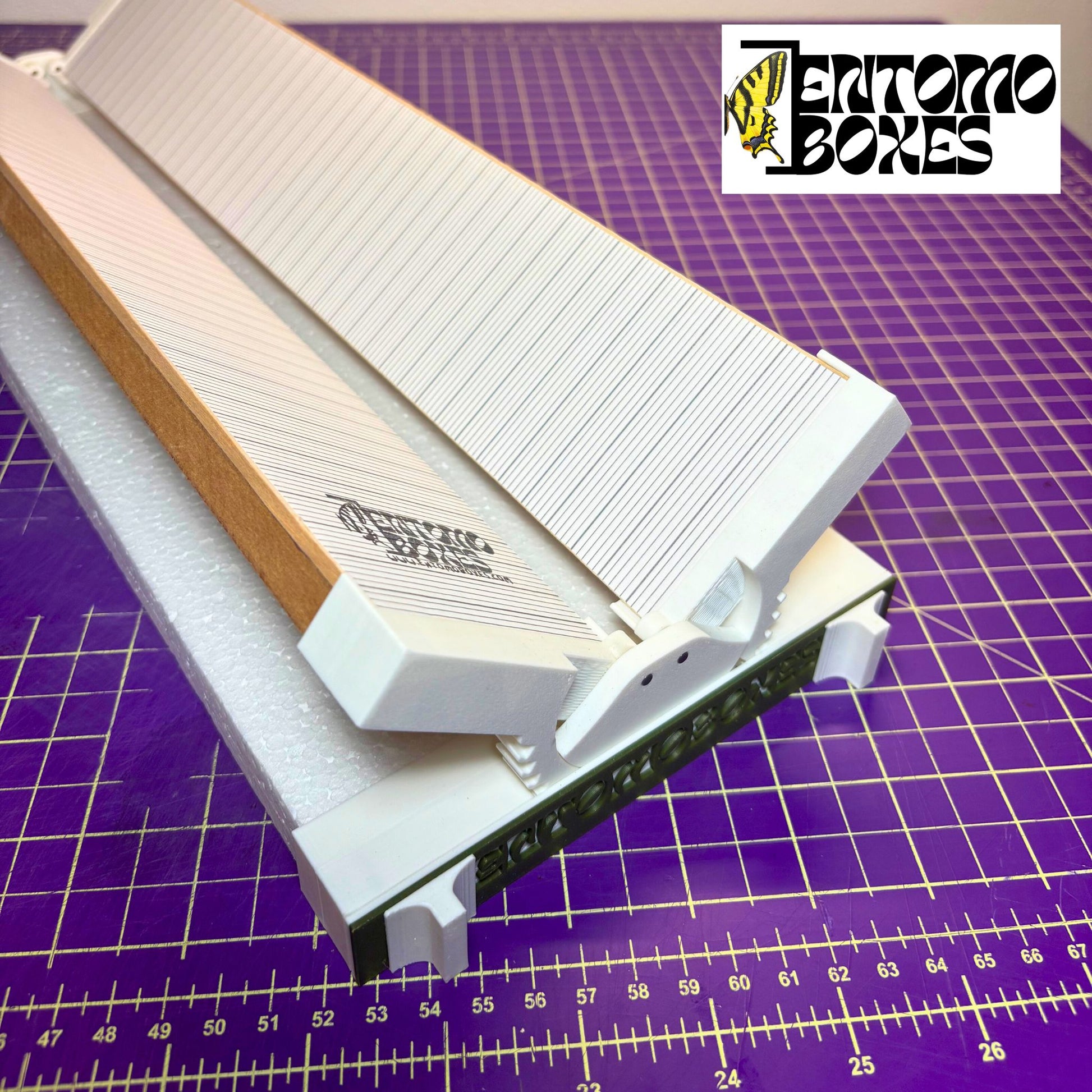 angle adjustable mounting board